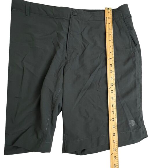 The North Face Gray Nylon 10" Inseam Cargo Shorts 40 - Picture 3 of 9